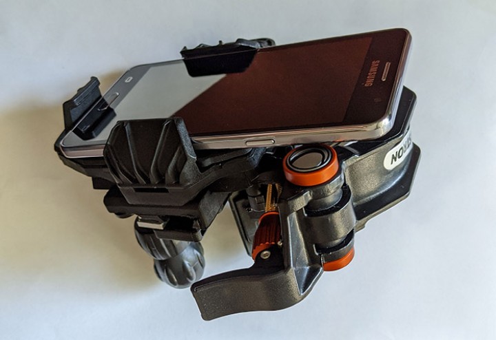 Konus Adattatore Smartphone Per Telescopi E Binocoli – Supporto Universale Leggero Per Foto E Video
