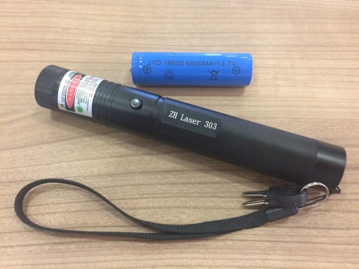 VENDO: Puntatore Laser professionale a forma di Torcia Mod 303