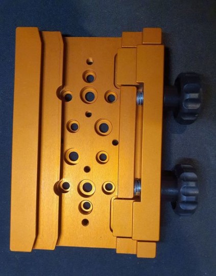 Slitta Vixen 30A060 Lunga 340 Mm – Arancione/nera, Anodizzata E Resistente Alla Corrosione